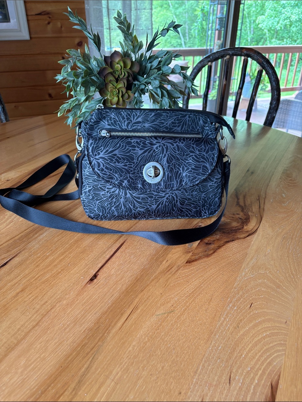 Baggallini Black Floral-Print Crossbody with Silver Turn-Lock